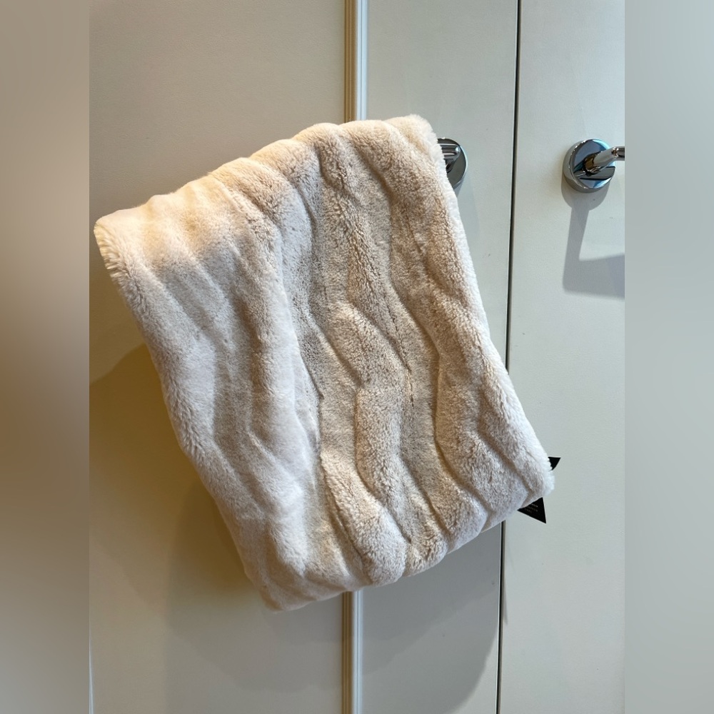Brand new Club Monaco Cream Faux Fur Neck Warmer/scarf